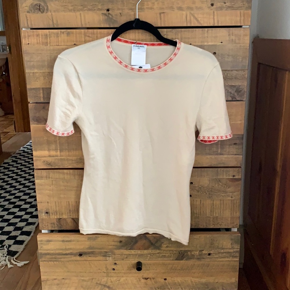 Chanel cc logo top